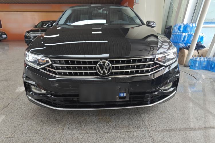 Used Volkswagen Magotan 2025 Zhongxiang Version 330TSI DSG Luxury Edition
