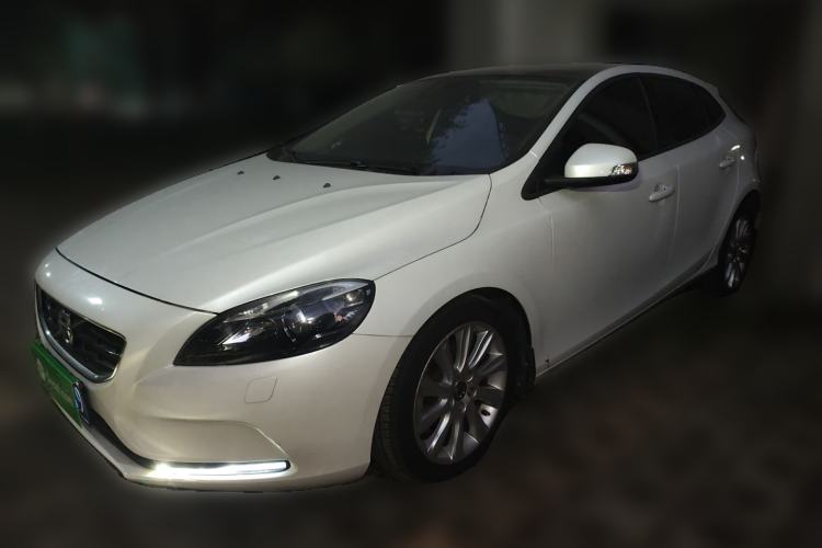 Used Volvo V40 2015 1.6T Zhiyi Edition