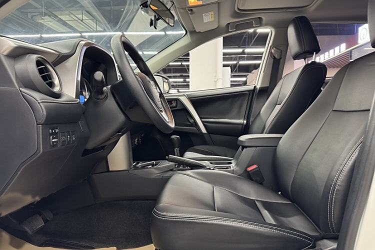 Used Toyota RAV4 2016 2.0L CVT Two-Wheel Drive Fashion Edition China V Standard
