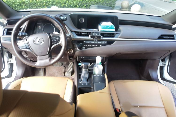 Used Lexus ES 2018 200 Excellence Edition China V Standard
