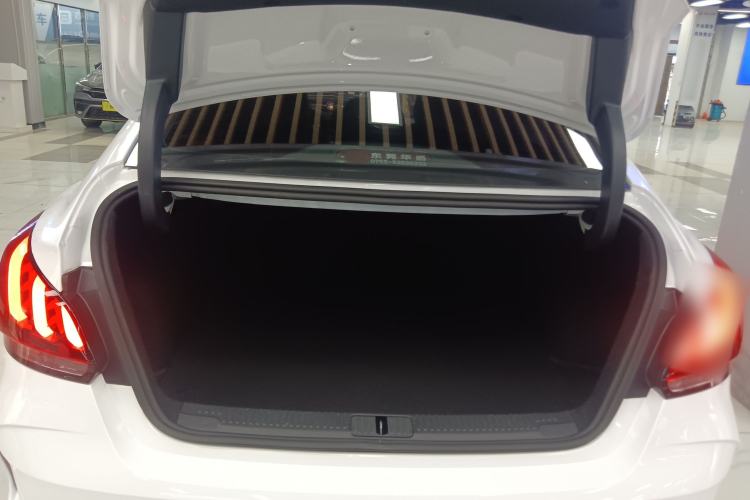 Used MG 5 2022 300TGI DCT Chao Yue Luxury Edition
