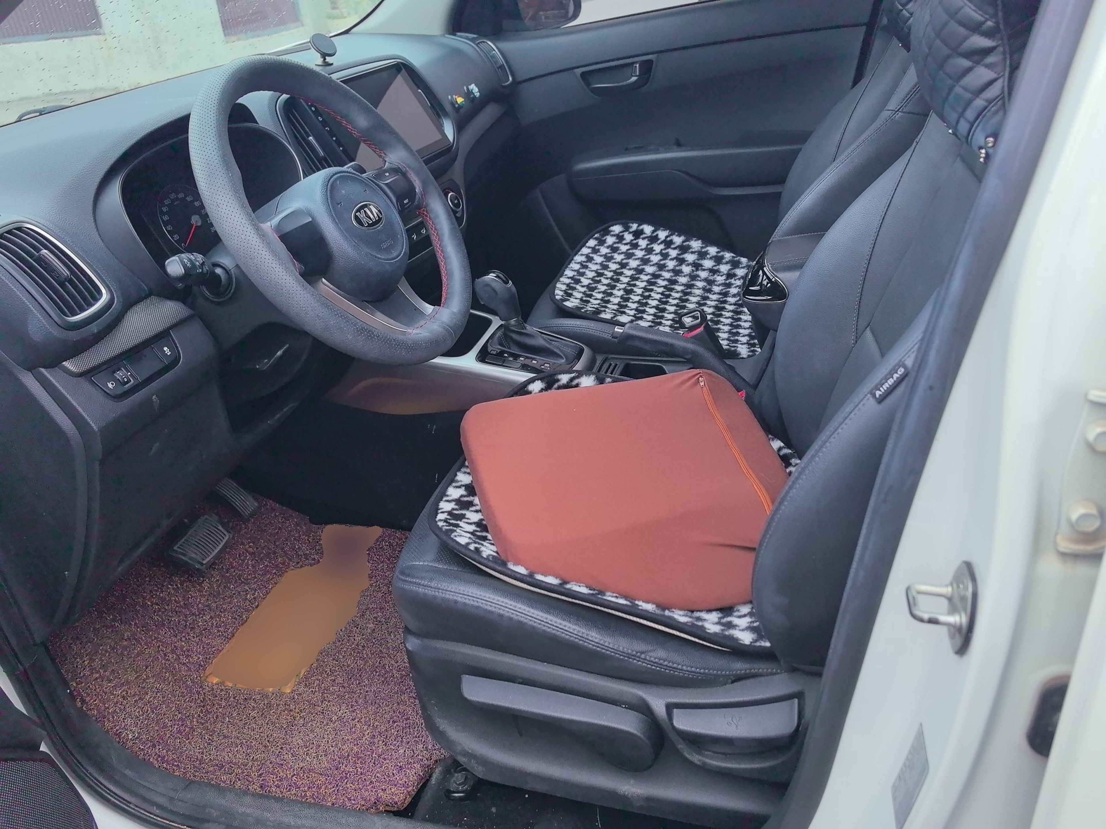 Переднее сиденье в автомобиле