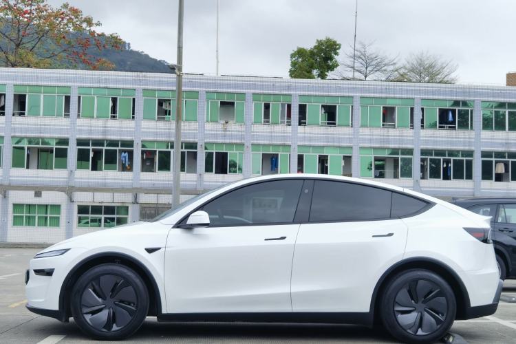 Used Tesla Model Y 2025 Rear-Wheel-Drive Version
