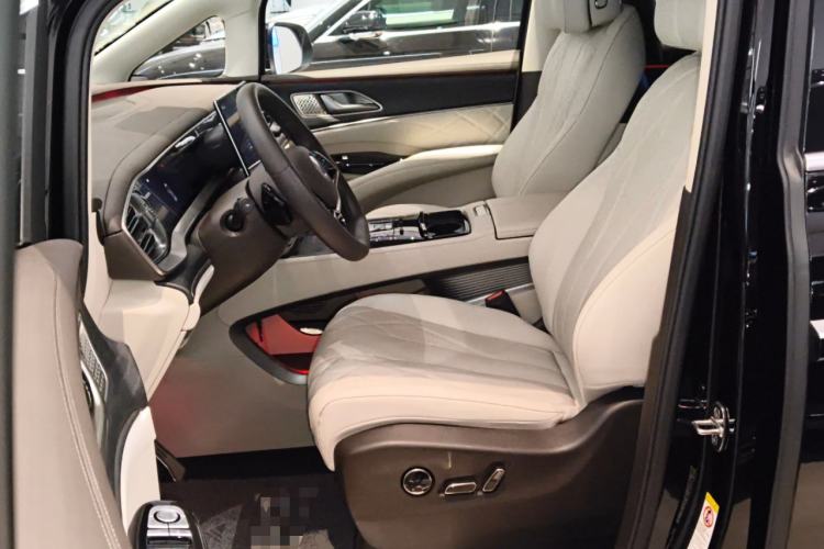 Used Denza D9 2025 DM-i Intelligent Drive 1020 Four-Wheel Drive Flagship Model
