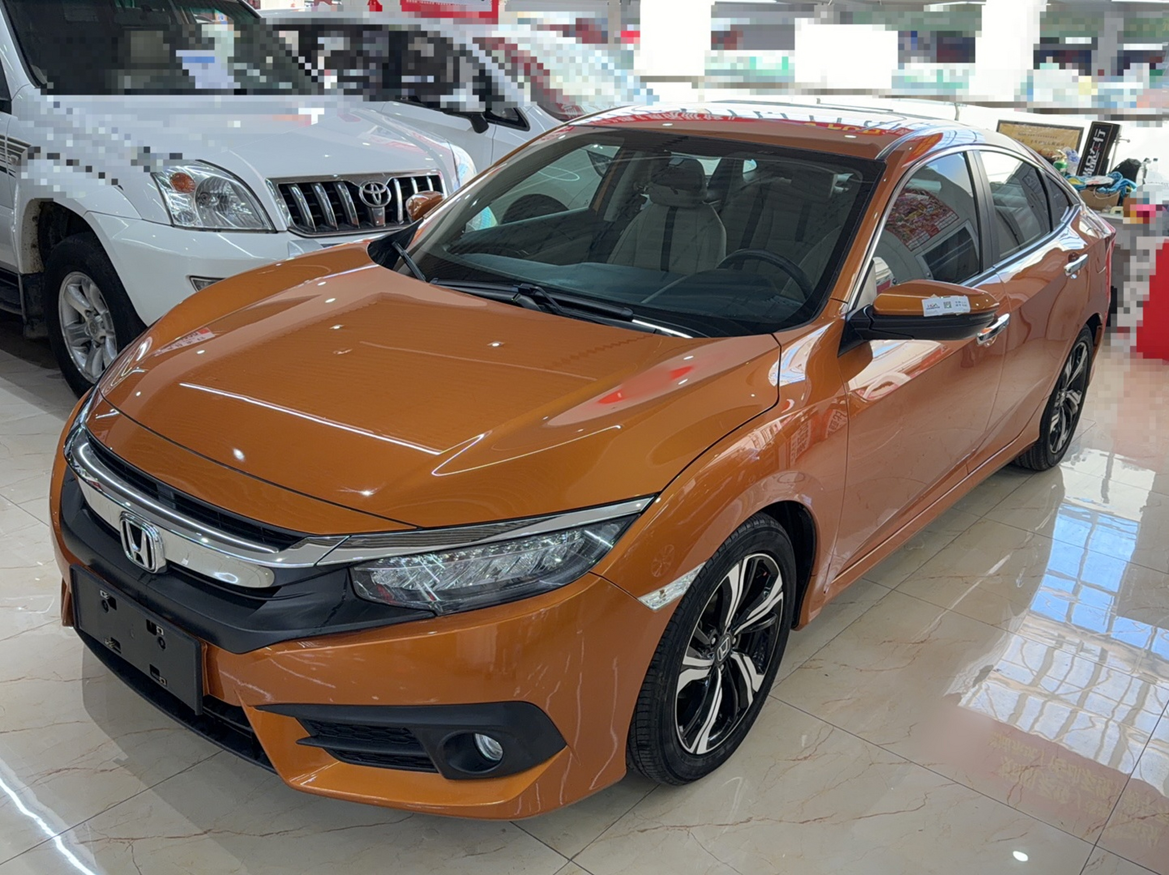 تحت مقدمة السيارة