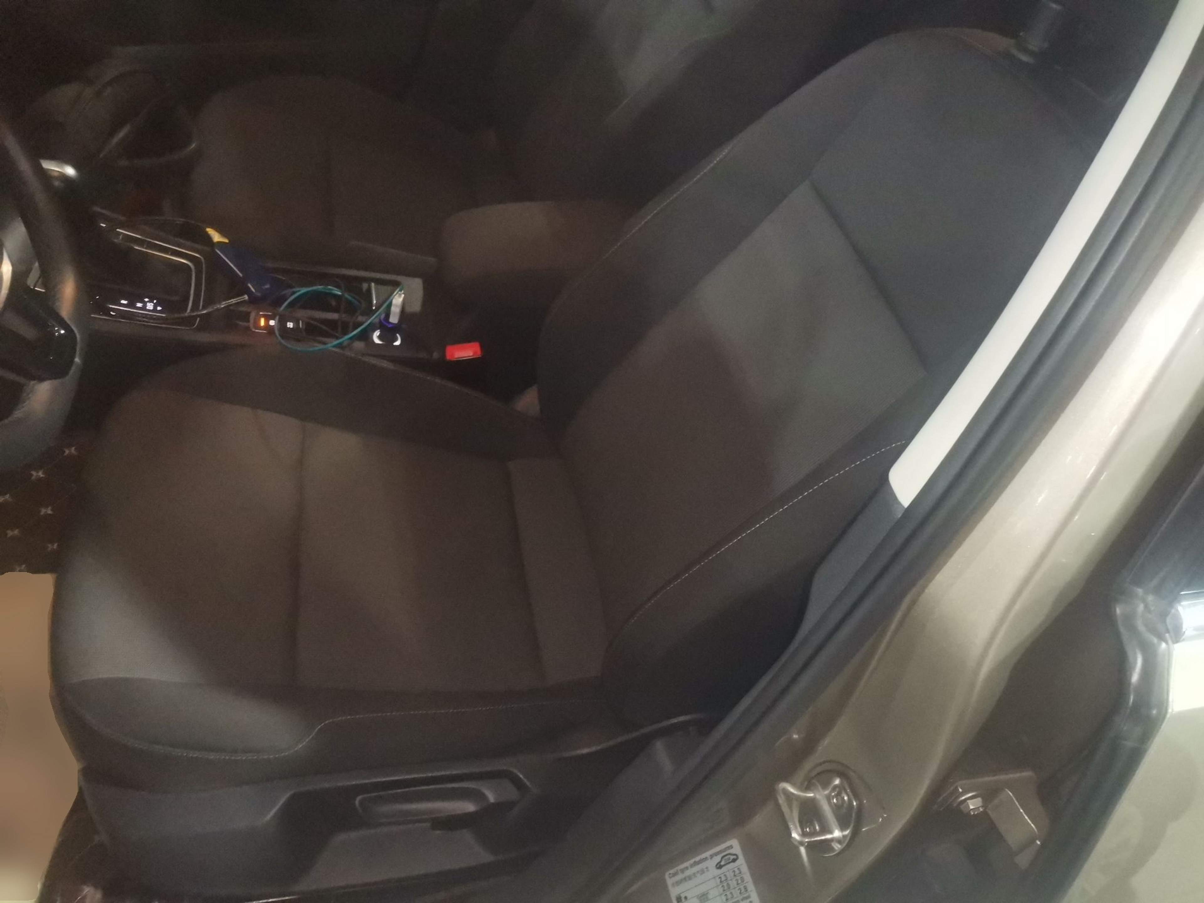 Переднее сиденье в автомобиле