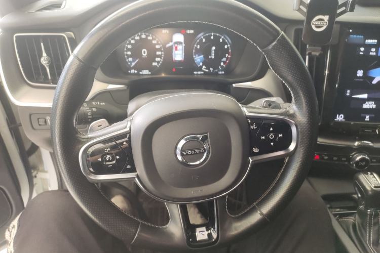 Used Volvo XC60 2019 T5 4x4 Smart & Dynamic Sport Edition China VI Standard
