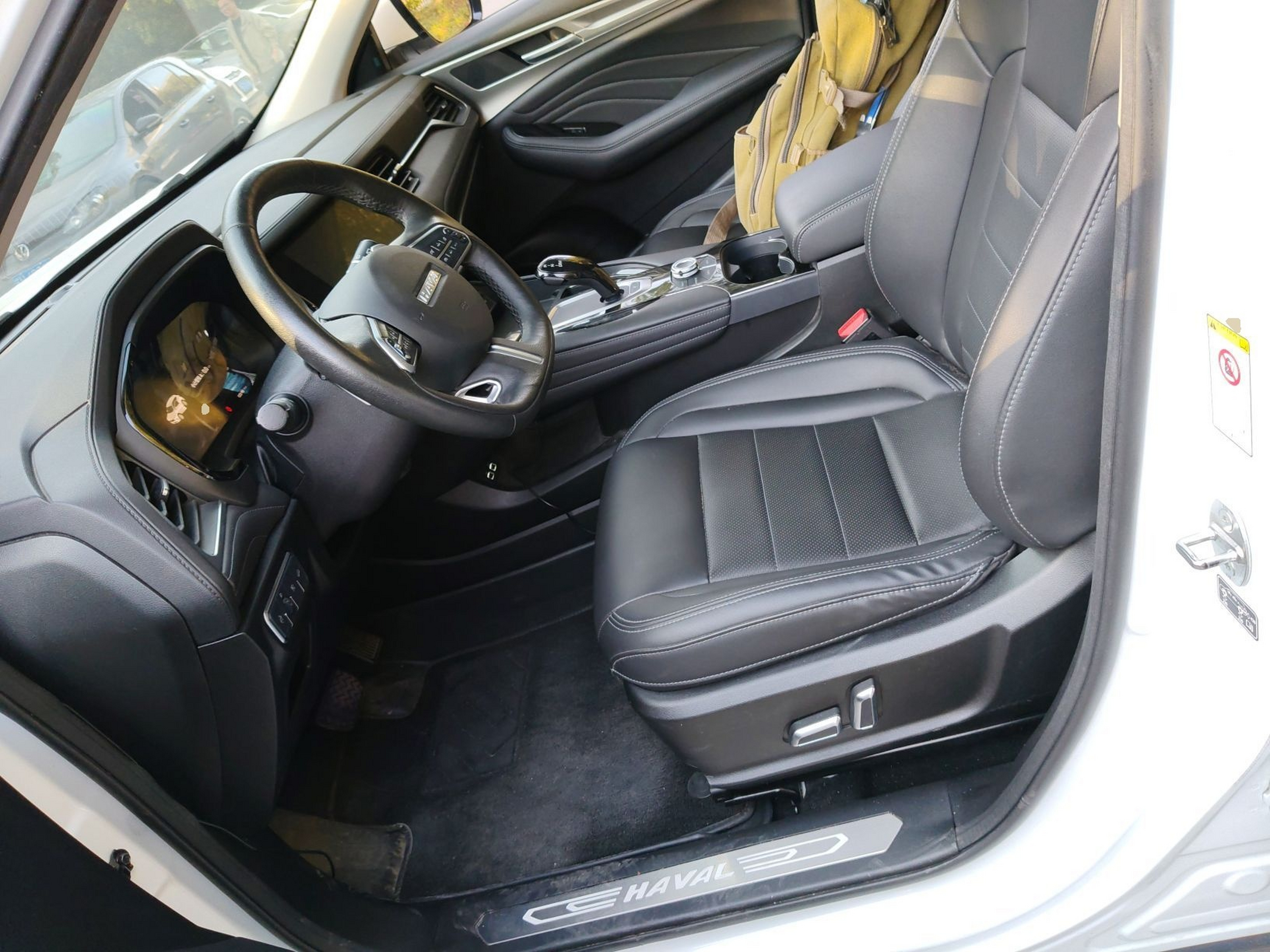 المقاعد الأمامية داخل السيارة