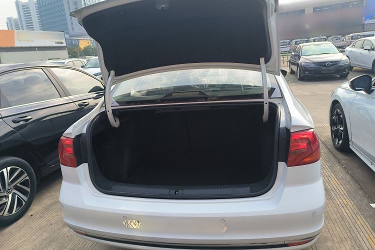 Used Volkswagen Bora 2016 1.6L manual Comfort trim level