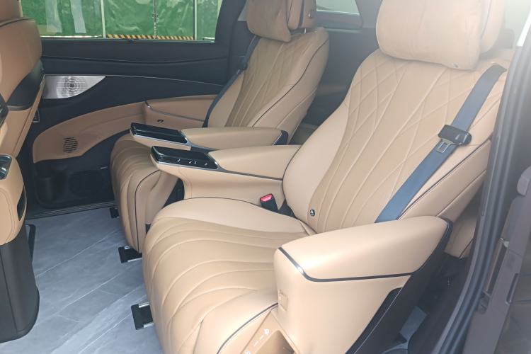 Used Denza D9 2025 DM-i Smart Drive 1020 Four-Wheel Drive Premium Model