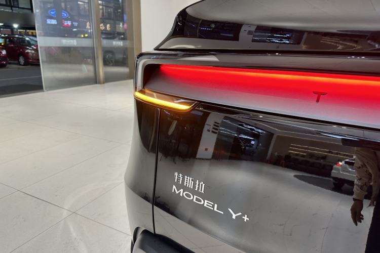 Used Tesla Model Y 2025 Long-Range All-Wheel-Drive Version