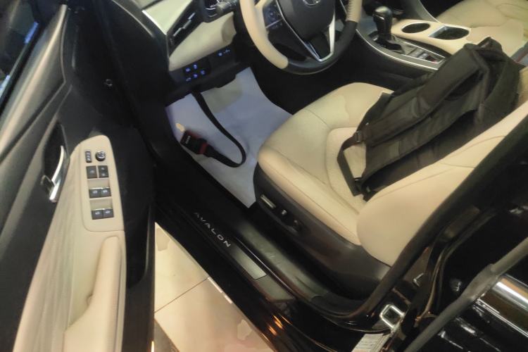 Used Toyota Avalon 2019 Dual-Engine 2.5L XLE Prestige Version China VI Standard
