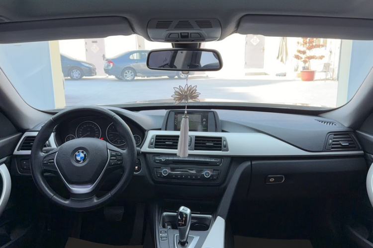 Used BMW 3 Series GT 2013 320i Leading Model
