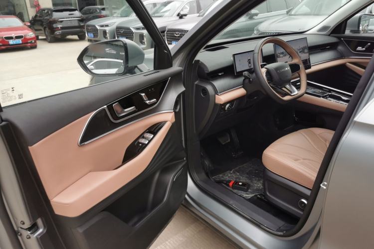 Used Chery Tiggo 8 L 2024 2.0T Two-Wheel Drive Prestige Version 5 Seats
