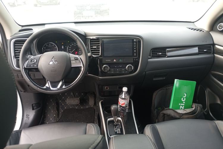 Used Mitsubishi Outlander 2019 2.0L Two-Wheel Drive Comfort Edition 5 Seats China V Standard