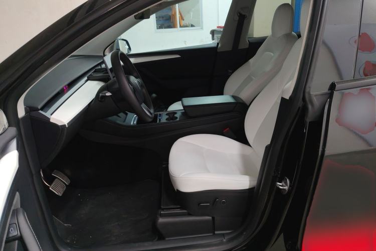 Used Tesla Model Y 2022 Long-Range All-Wheel-Drive Version