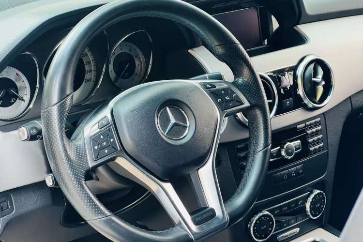 Used Mercedes-Benz GLK-Class 2015 GLK 260 4MATIC Dynamic Edition Ultimate Version
