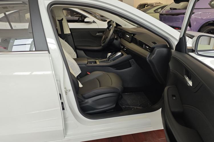 Used Roewe i5 2023 1.5L CVT Luxury Edition
