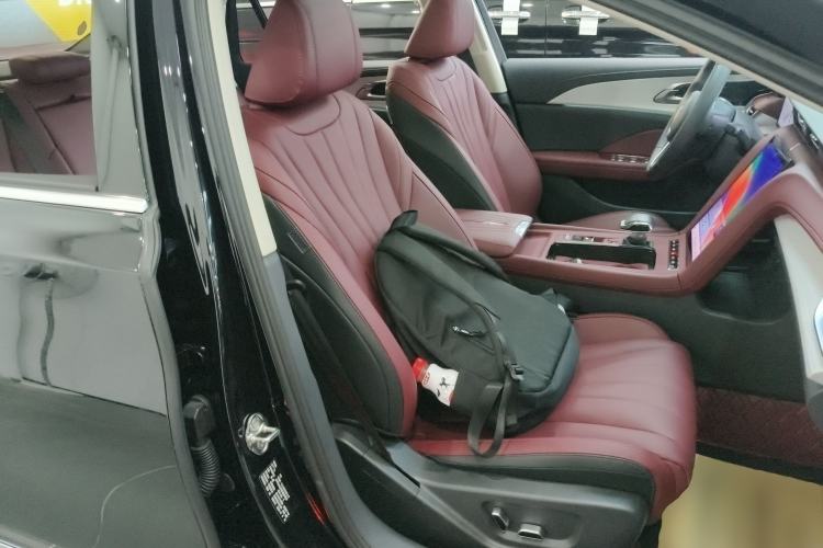 Used Hongqi H5 2025 2.0T Automatic Flag Edition – 500 000 Units Commemorative Version
