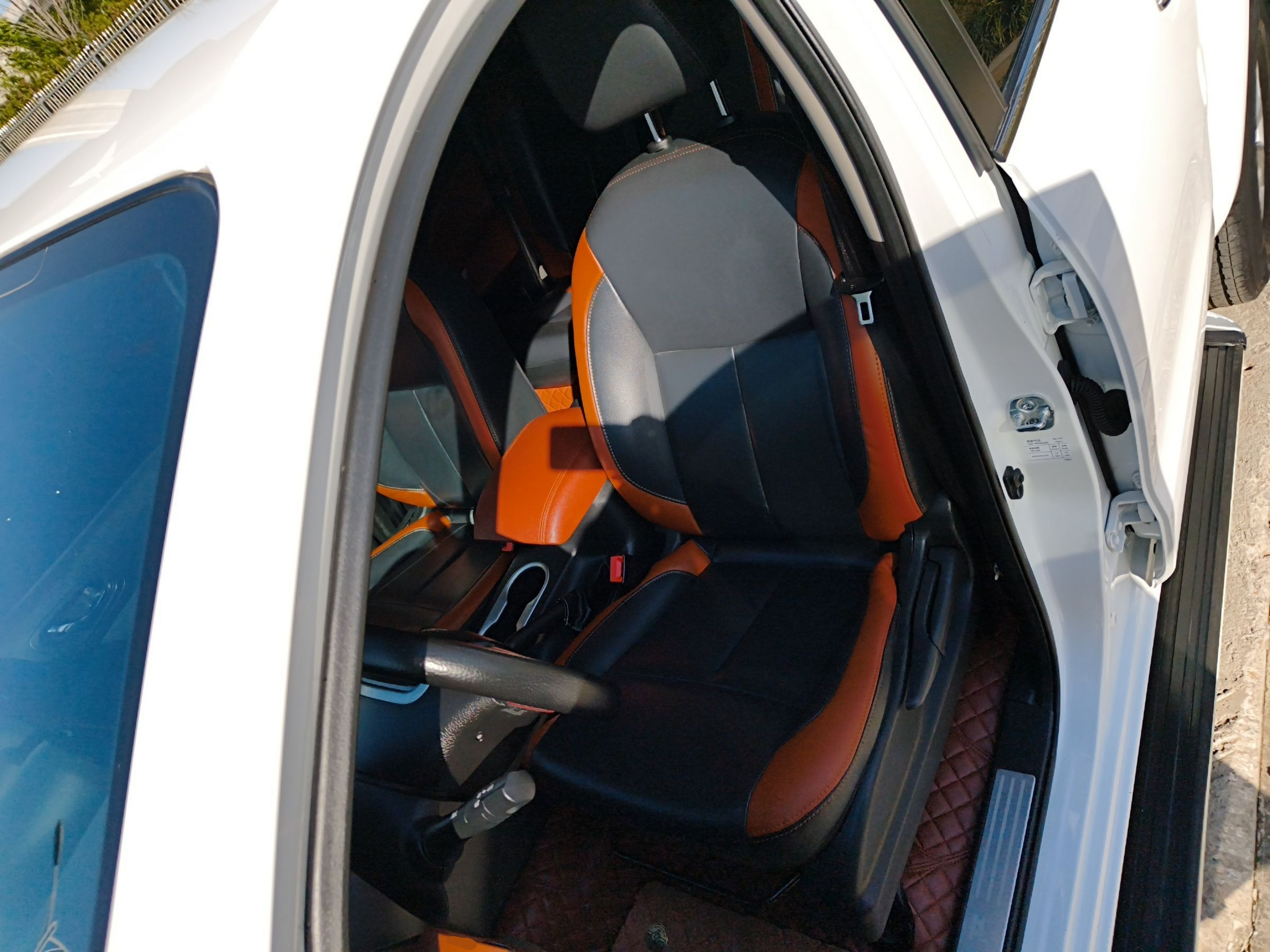 Переднее сиденье в автомобиле