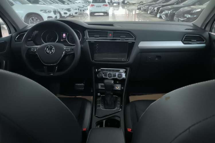 Used Volkswagen Tiguan L 2021 330TSI Automatic Two-Wheel Drive Smart Edition
