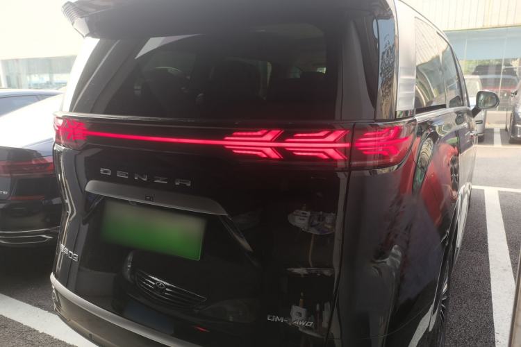 Used Denza D9 2024 DM-i 980 Four-Wheel Drive Prestige Model
