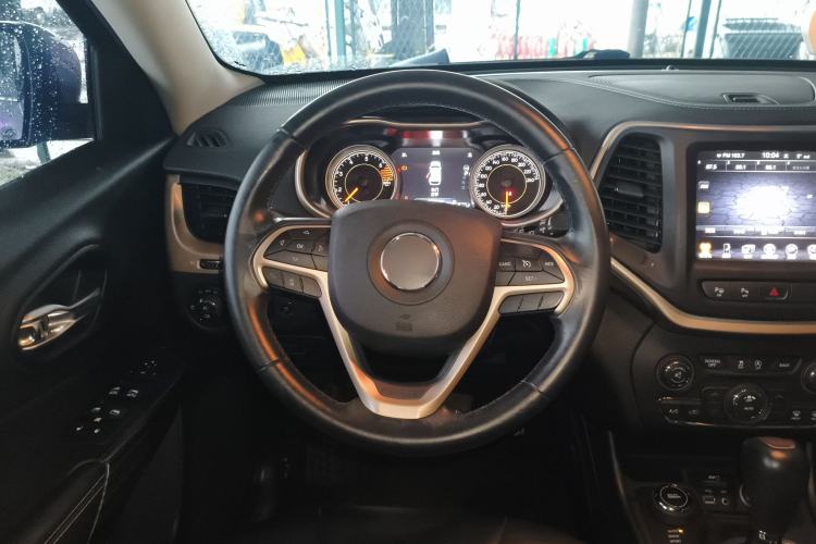 Used  Cherokee 2016 2.4L Superior Edition
