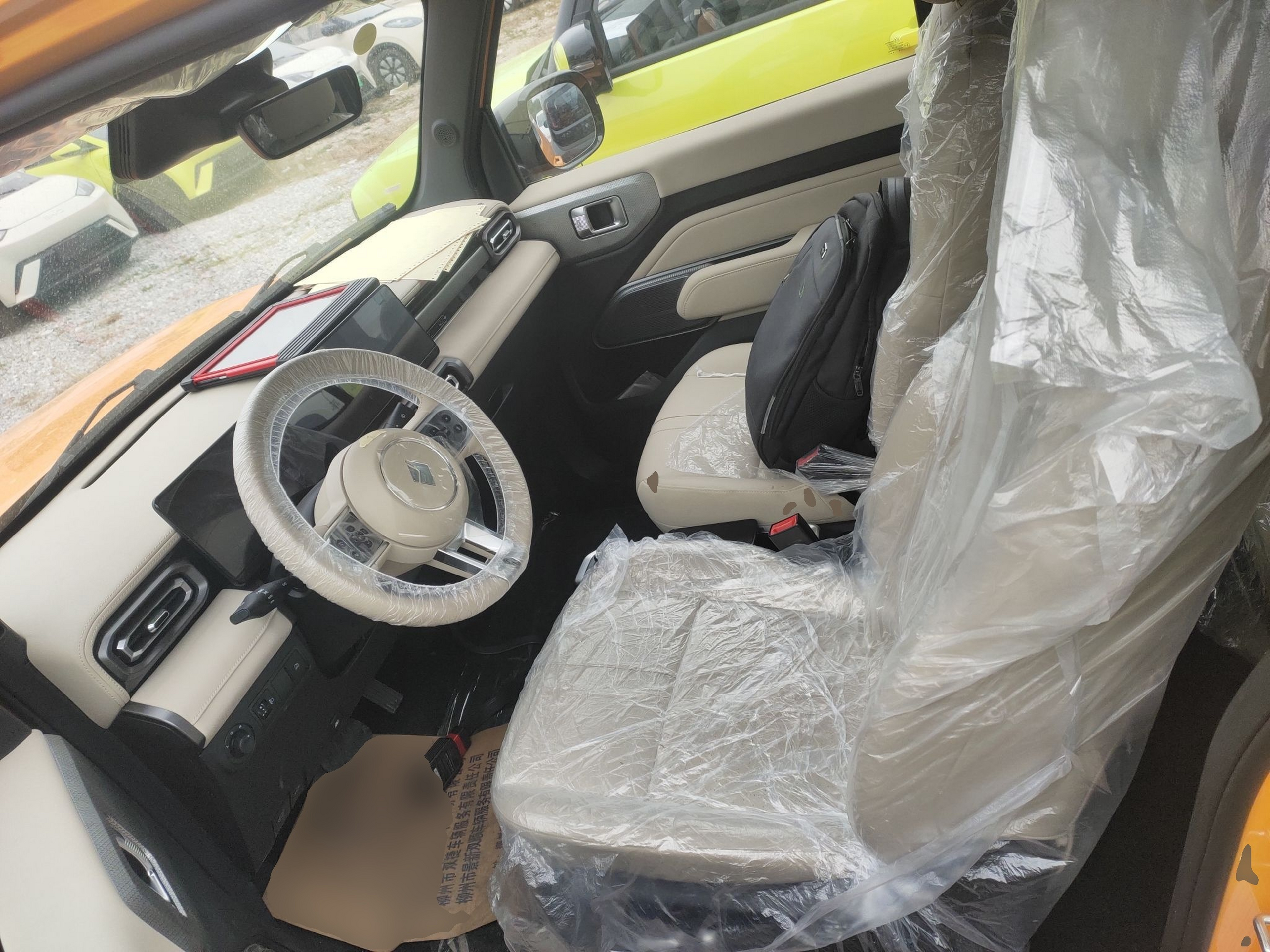 المقاعد الأمامية داخل السيارة