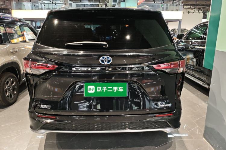 Used Toyota Granvia 2022 2.5L Hybrid Premium Edition