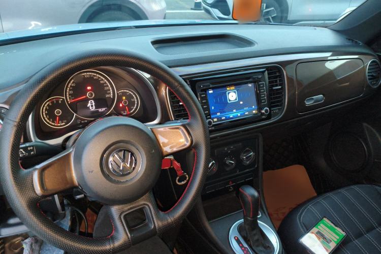 Used Volkswagen Beetle 2015 180TSI model
