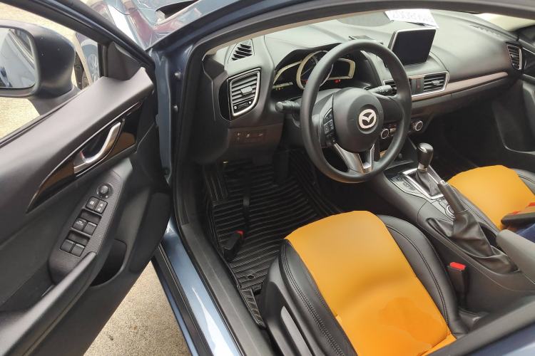 Used Mazda Mazda 3 Axela 2014 Hatchback 1.5L Automatic Luxury Model
