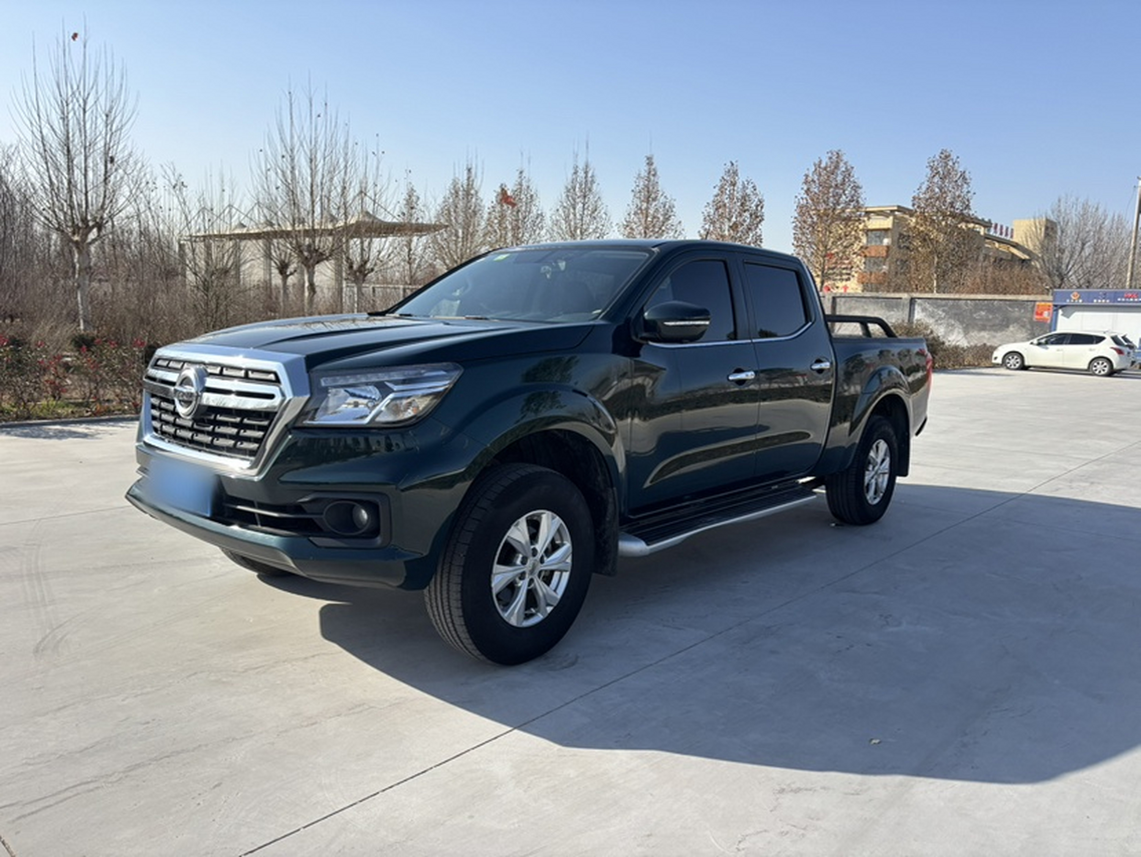 Под передней частью автомобиля