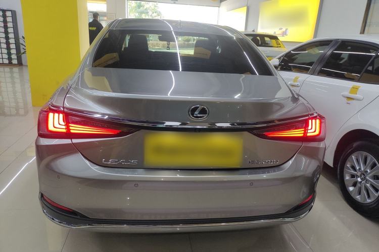 Used Lexus ES 2023 200 Excellence Edition
