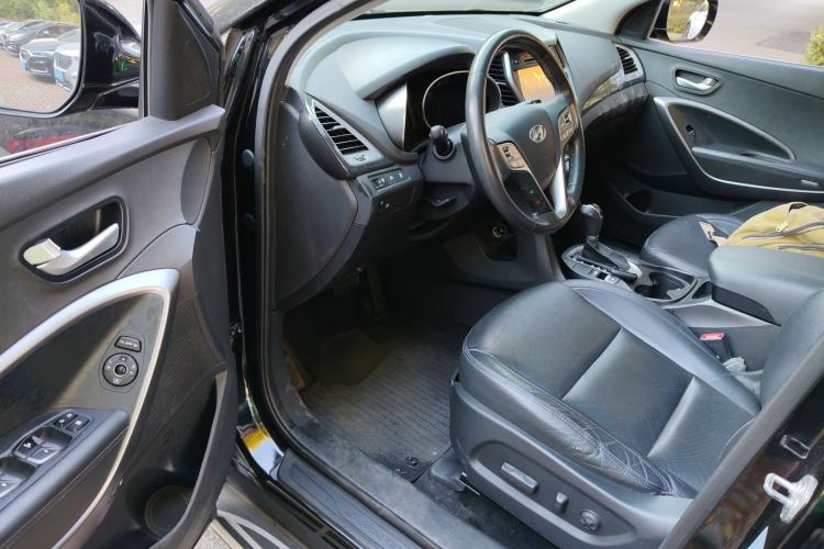 Used Hyundai Santa Fe 2015 2.4L Automatic Two-Wheel Drive Smart Version 5 Seats