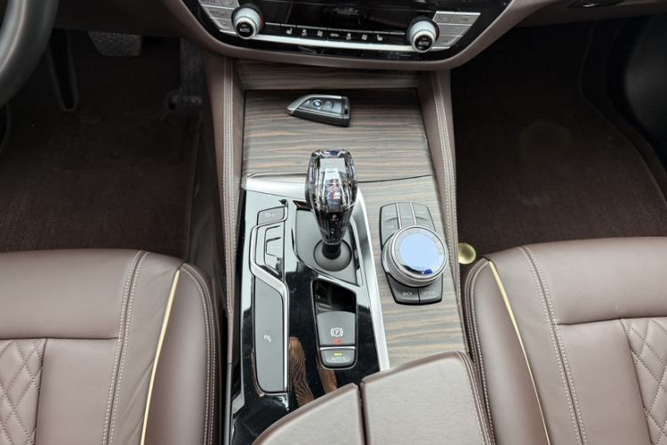 Used BMW 5 Series 2018 Facelifted 530Li xDrive Luxury Package
