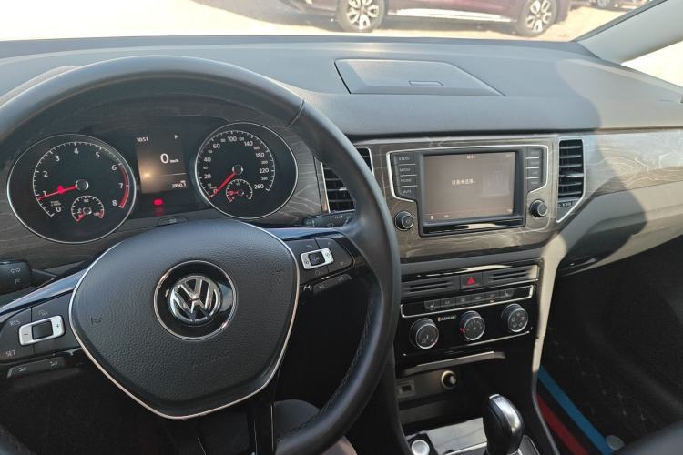 Used Volkswagen Golf Sportsvan 2016 230TSI Automatic Luxury Version
