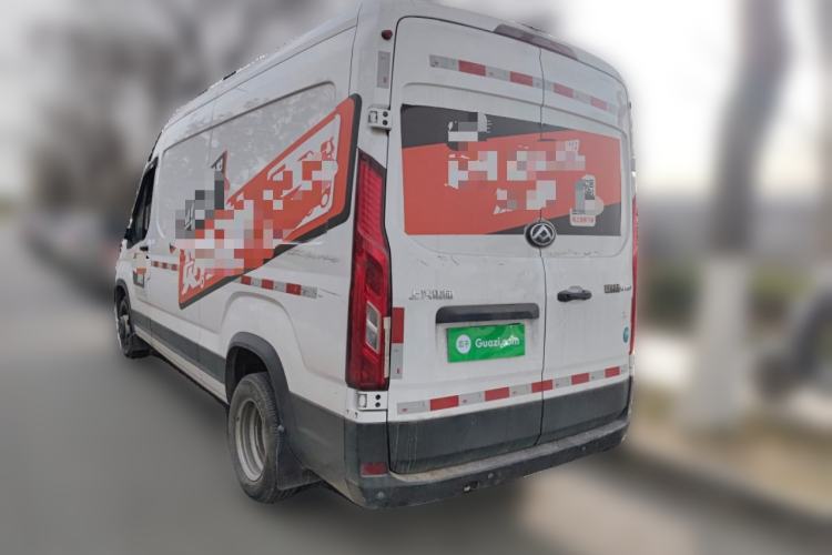 Used SAIC MAXUS Xintu V90 2024 Zhiyun 2.0T Manual Rear-Drive Extended-Wheelbase High-Roof Model with Dual Rear Tires and 3 Seats