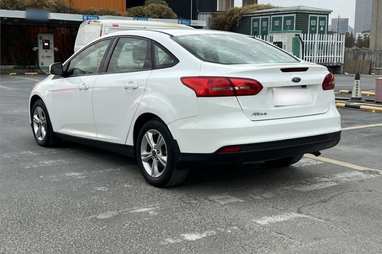 Used Ford Focus 2015 Sedan 1.6L Manual Comfort Model
