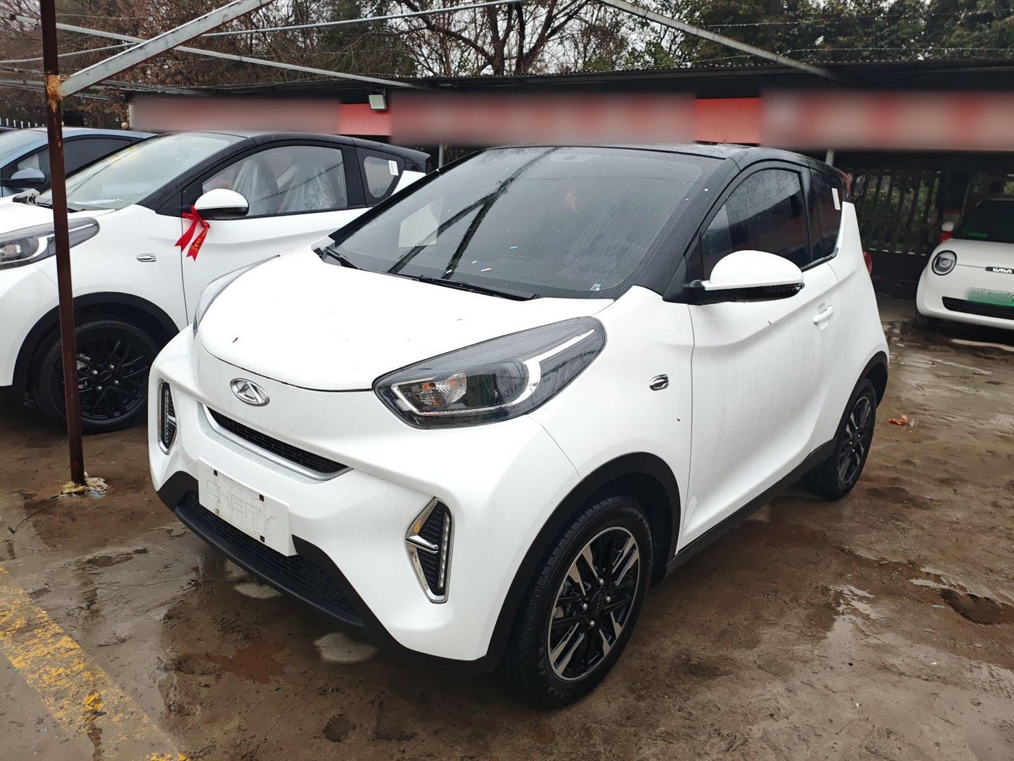 Под передней частью автомобиля