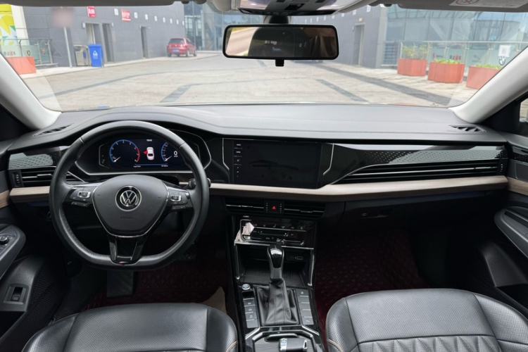 Used Volkswagen Passat 2020 Revised Version 330TSI Luxury Edition China VI Standard
