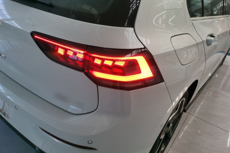 Used Volkswagen Golf 2025 300TSI R-Line
