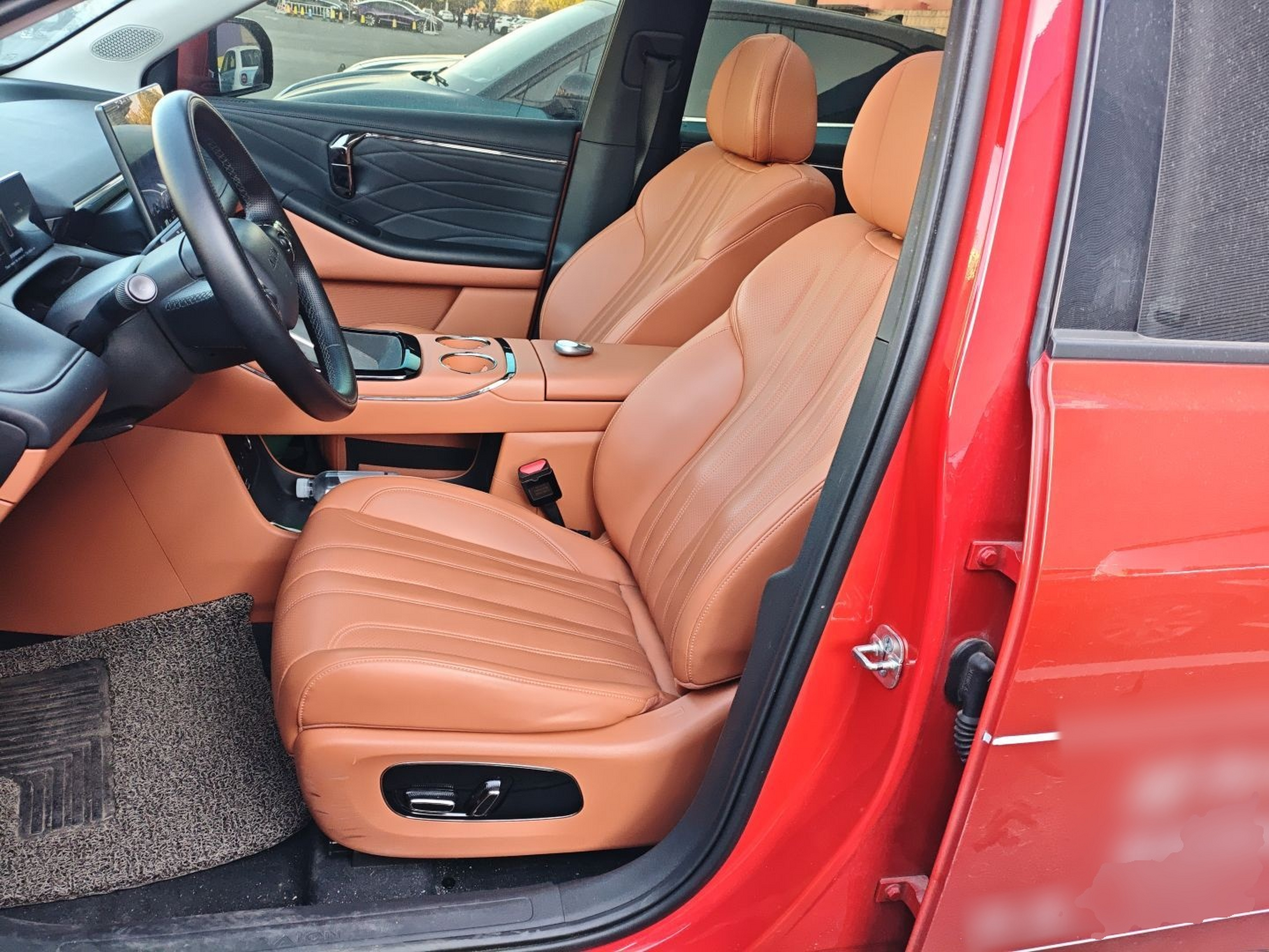 المقاعد الأمامية داخل السيارة