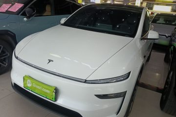 Used Tesla Model Y L 2025 Long-Range All-Wheel-Drive Version