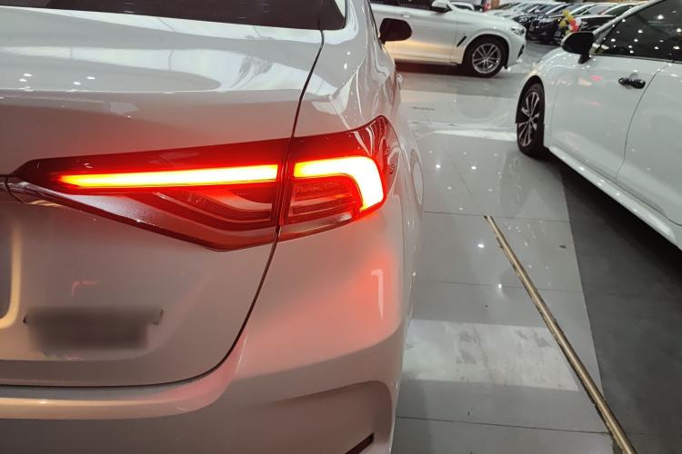 Used Toyota Corolla 2021 Dual-Motor 1.8L E-CVT Elite Edition
