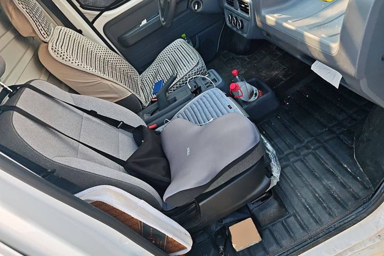 Used Wuling Yangguang 2024 230km Practical Enclosed-Window Version 60kW
