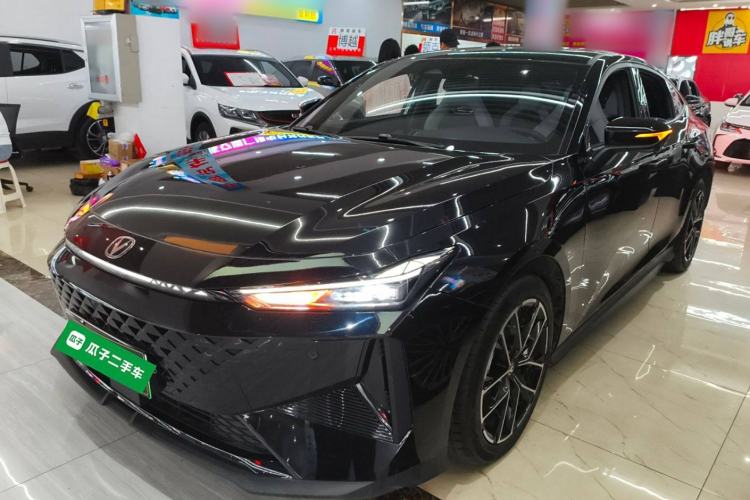 Used Changan UNI-V iDD 2024 Blue Whale Smart Electric iDD 136km ZhiKu Model
