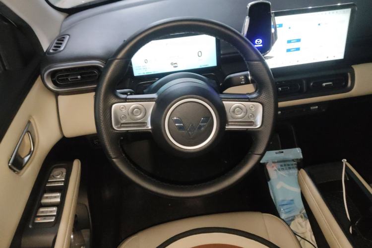 Used Wuling Bingo PLUS 2024 330 km Range Five-Seater Version
