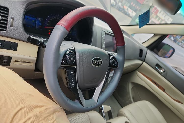 Used BYD M6 2013 2.4L Automatic Prestige Model
