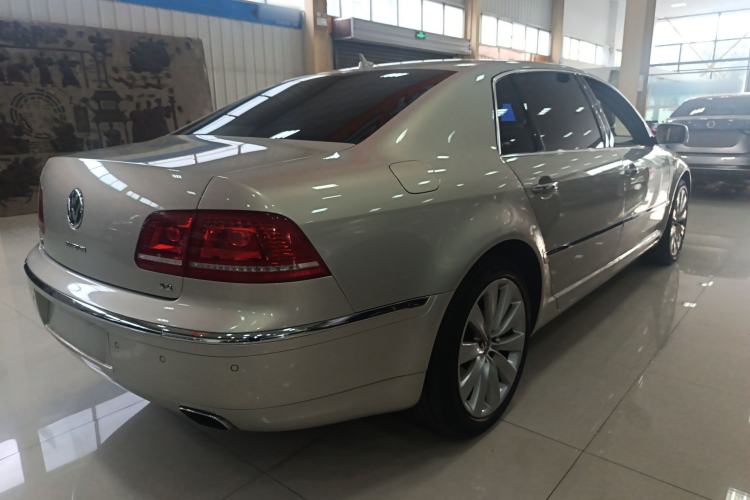 Used Volkswagen Phaeton 2011 4.2L V8 4-seat Extended-Range Individual Edition
