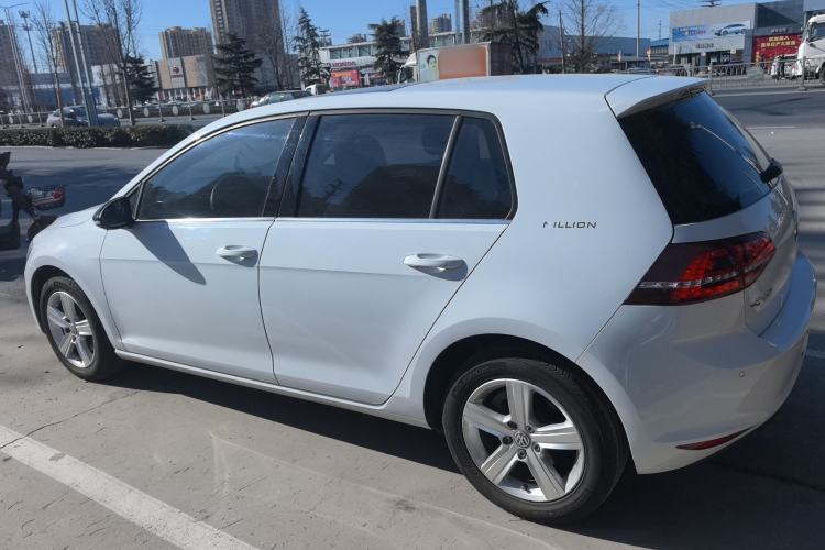 Used Volkswagen Golf 2017 1.6L Automatic Comfort Million-Vehicle Anniversary Edition
